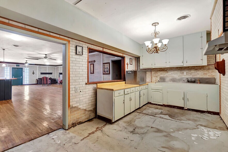 More Photos Of 315 2nd St, Morrow Lodge Meeting Hall For Sale