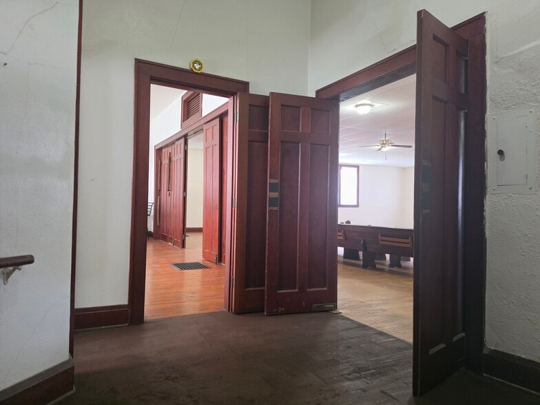 More Photos Of 103 Pearl St, Thornburg Specialty For Sale