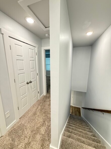 More Photos Of 422 Falls Pt SW, Madison Flex For Sale