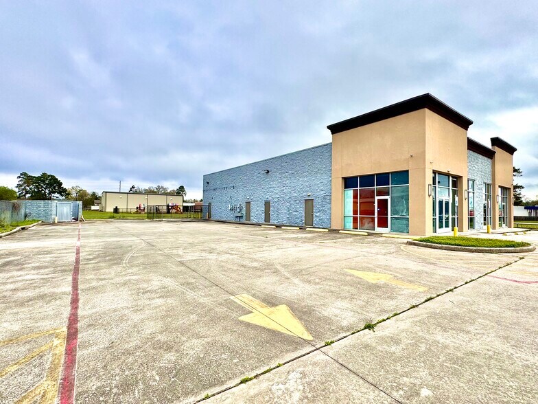 More Photos Of 5737 Fm-1960 Rd E, Humble Freestanding For Lease