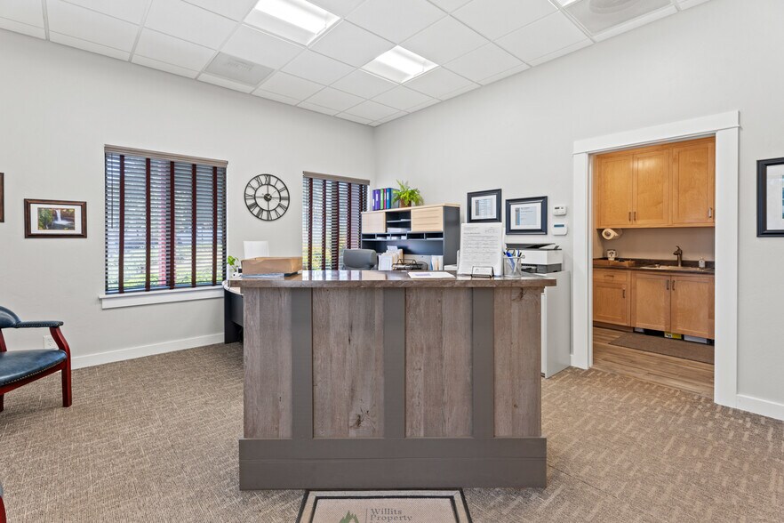 More Photos Of 16 W Valley St, Willits Office For Lease