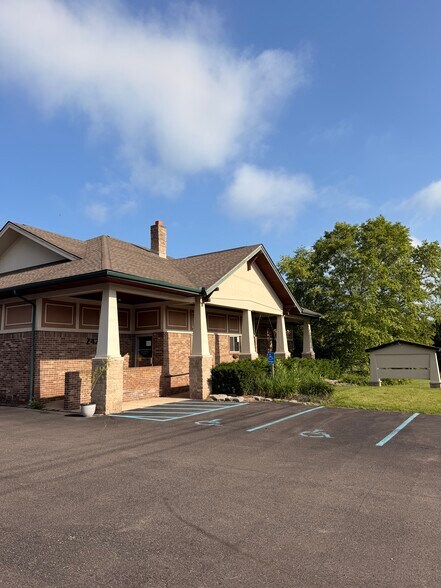 More Photos Of 2400 Union Lake Rd, Commerce Township Medical For Lease
