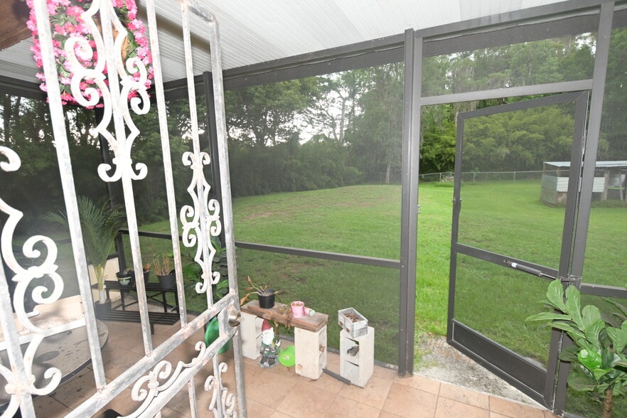 More Photos Of 2101 S Goldenrod Rd, Orlando Storefront For Sale