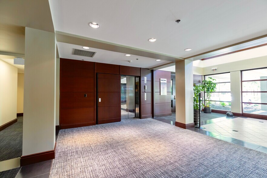 More Photos Of 33650 6th Ave S, Federal Way Office For Sale