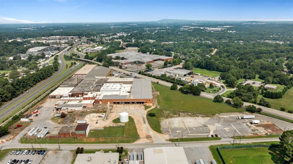 More Photos Of 300 S Main St, Mauldin Warehouse For Sale