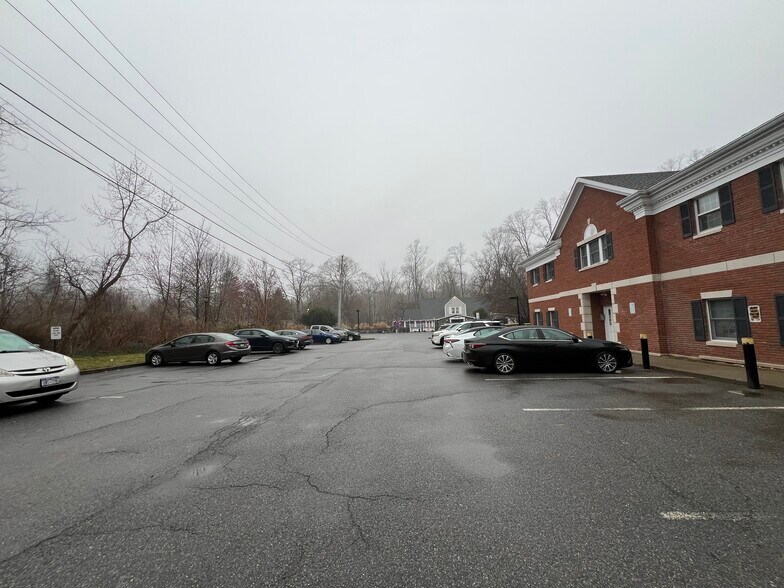 More Photos Of 6 Old Tomahawk St, Yorktown Heights Office For Sale