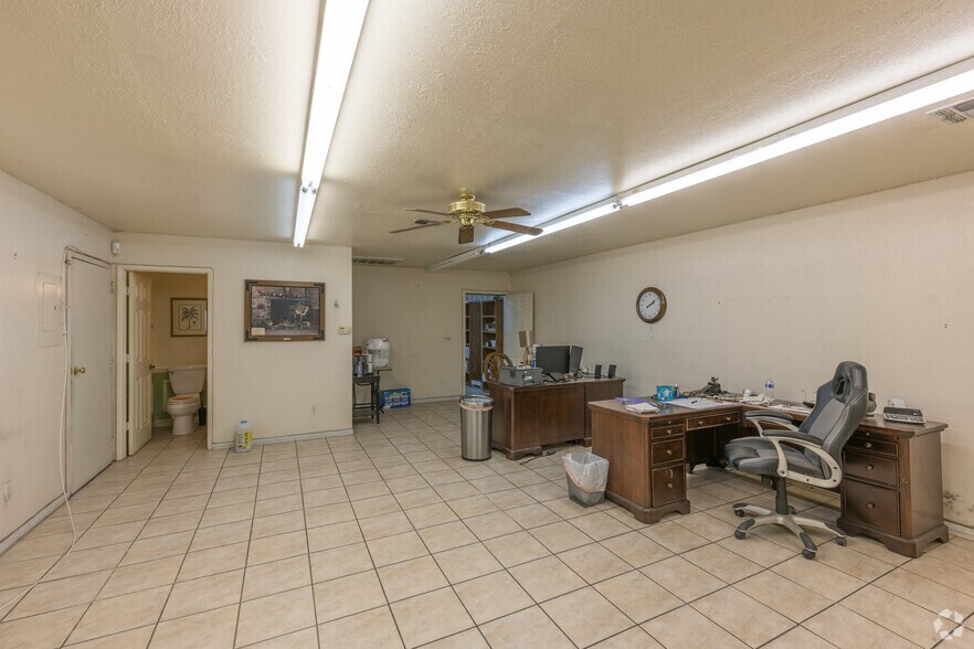 More Photos Of 708 N Nellis Blvd, Las Vegas Freestanding For Sale