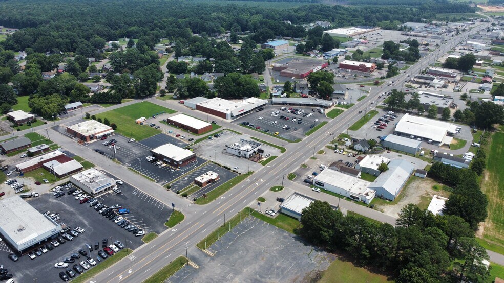 More Photos Of 405 Peacock St, Ahoskie Storefront For Lease