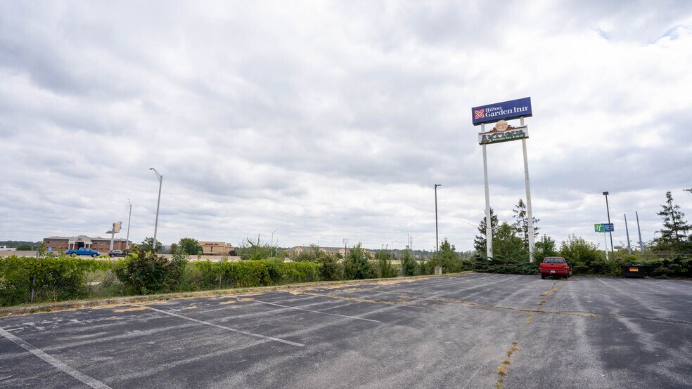 More Photos Of 8607 Us Highway 24 W, Fort Wayne Restaurant For Sale