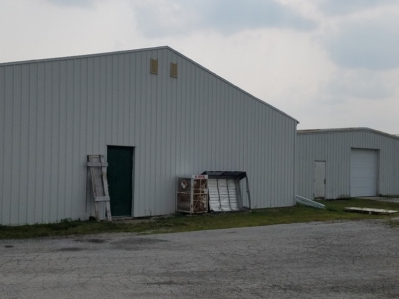 More Photos Of 825 Prosper Rd, De Pere Warehouse For Lease