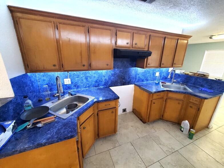 More Photos Of 3135 Golfcrest Blvd, Houston Storefront Retail Residential For Sale