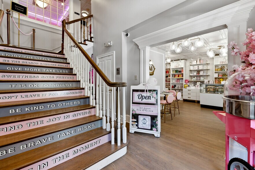 More Photos Of 3 E Market St, Leesburg Office For Sale