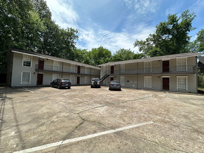 More Photos Of 522 & 524 University Dr, Starkville Apartments For Sale