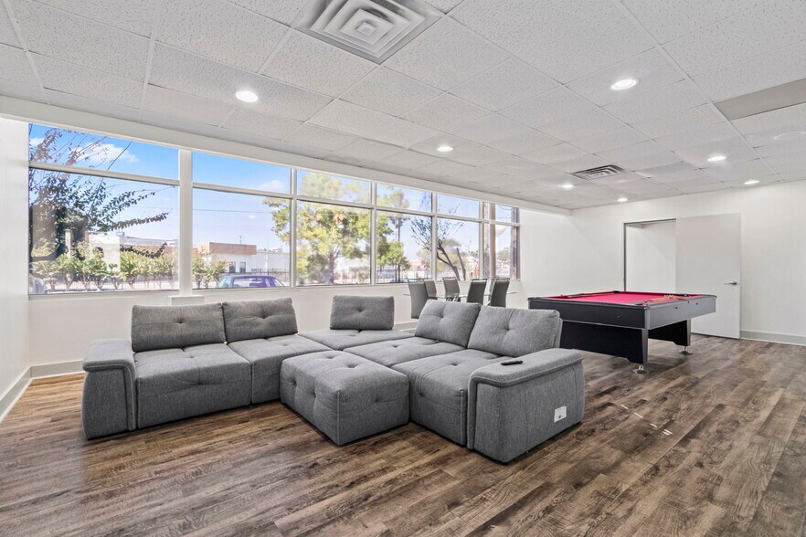 More Photos Of 25010 Oakhurst Dr, Spring Medical For Sale