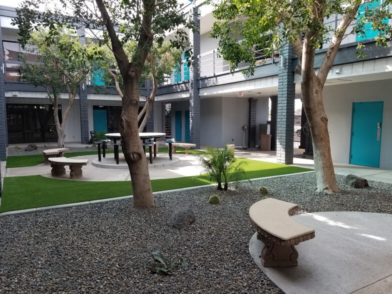 More Photos Of 8601 N Black Canyon Hwy, Phoenix Medical For Lease