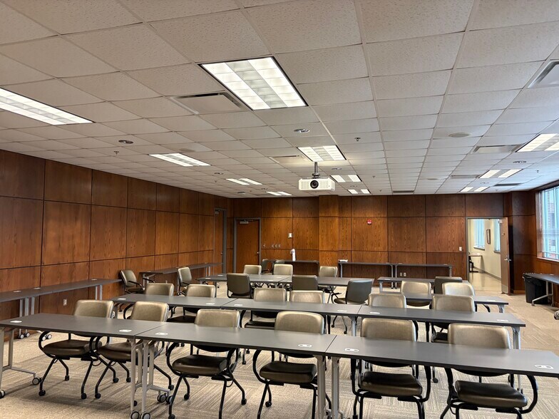 More Photos Of 2470 Flowood Dr, Flowood Medical For Lease