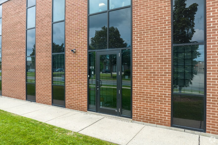 More Photos Of 375-377 Canarctic Dr, Toronto Warehouse For Lease