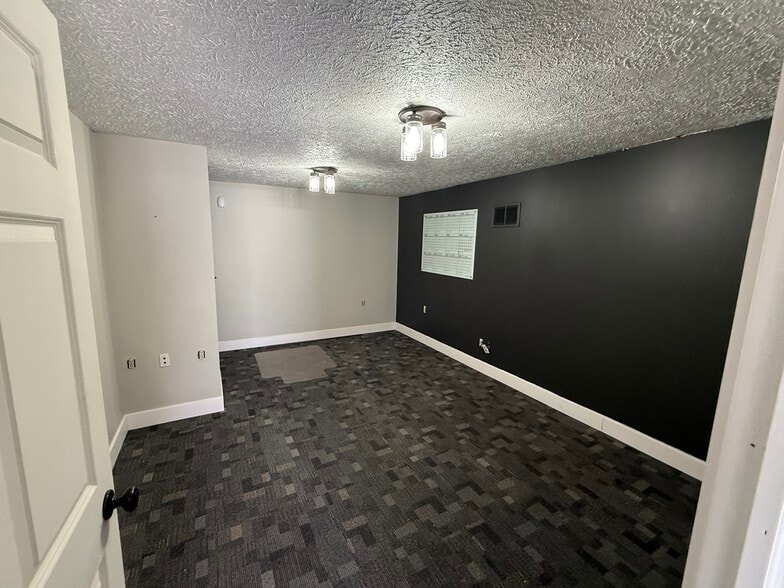 More Photos Of 200 Industry Dr, Carlisle Warehouse For Lease