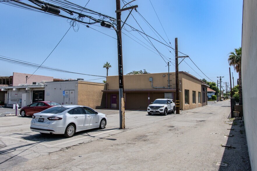 More Photos Of 215 S Citrus Ave, Covina Storefront For Lease
