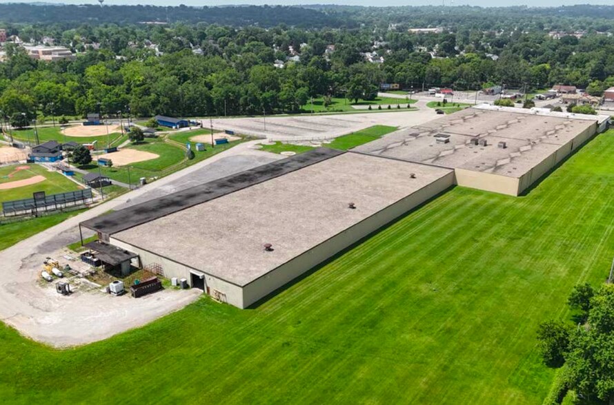 More Photos Of 1010 Eaton Ave, Hamilton Warehouse For Lease