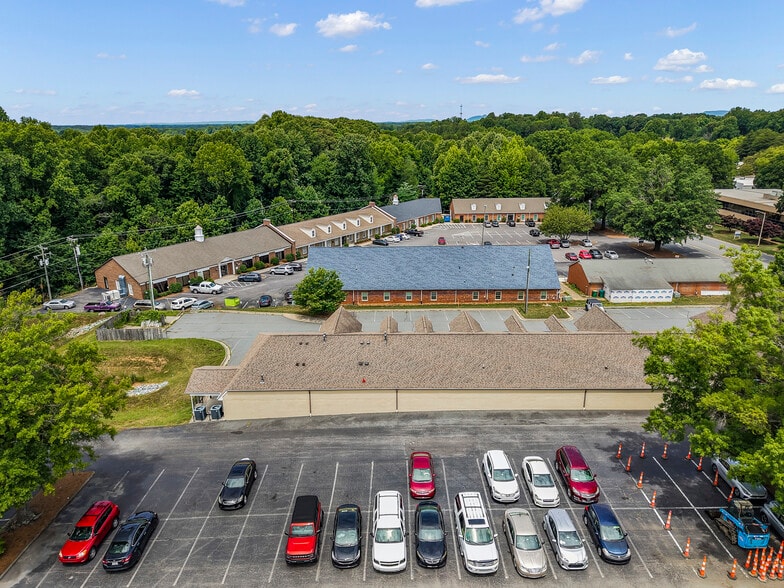 More Photos Of 8017 N Point Blvd, Winston-Salem Industrial For Lease