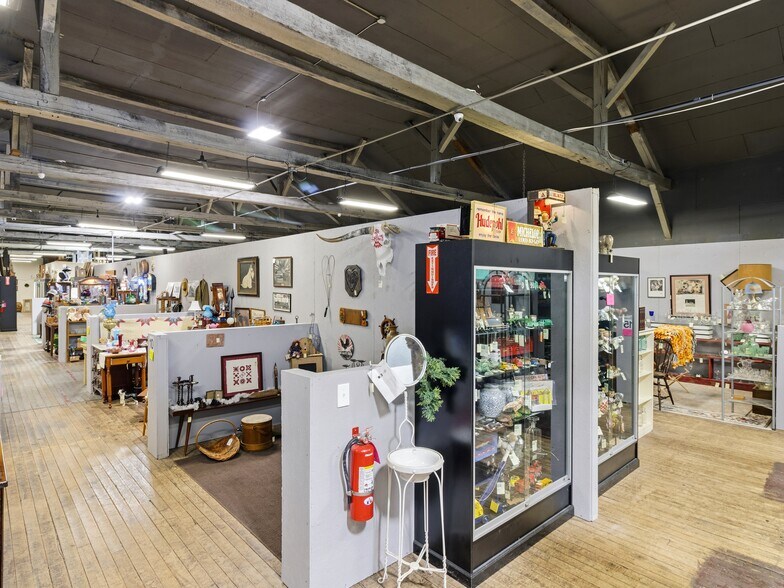 More Photos Of 316 Hay Ave, Brookville Warehouse For Sale