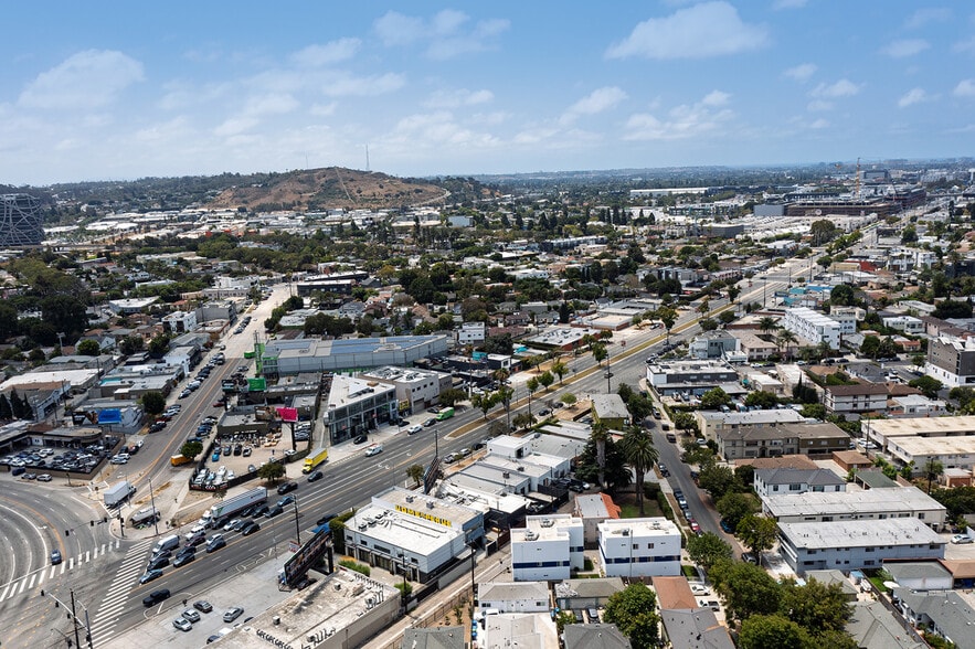 More Photos Of 8543 Venice Blvd, Los Angeles Loft Creative Space For Lease