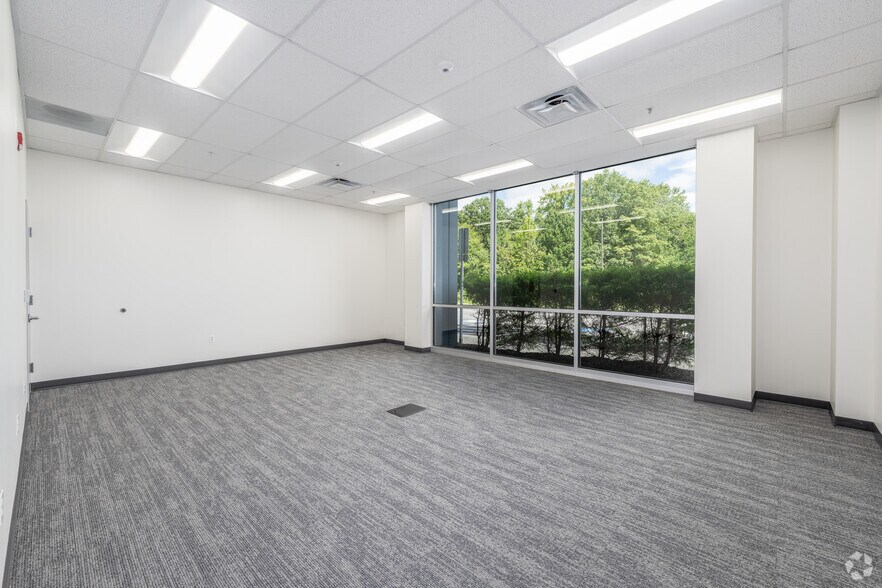 More Photos Of 610 Chelsea Rd, Aberdeen Warehouse For Lease