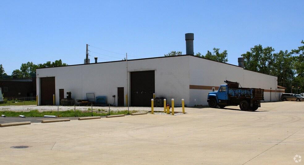 More Photos Of 3659-3679 Lost Nation Rd, Willoughby Warehouse For Lease