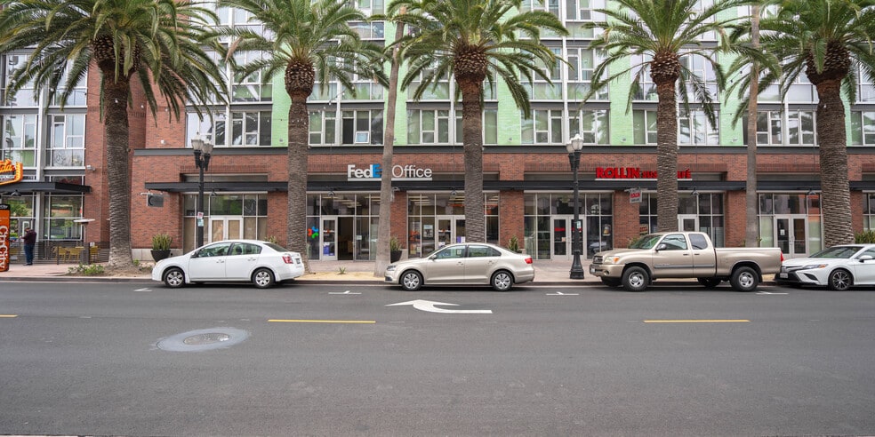 More Photos Of 184 W Center Street Promenade, Anaheim Apartments For Lease