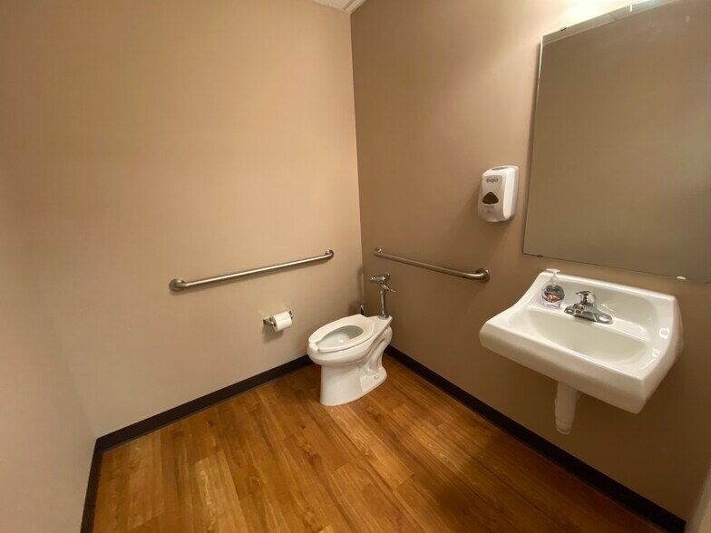 More Photos Of 1500 Oglethorpe Ave, Athens Medical For Lease