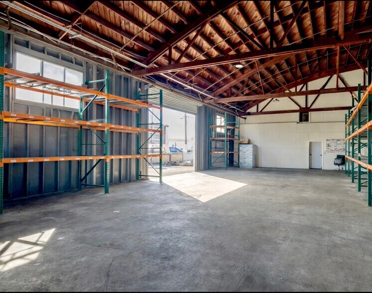More Photos Of 15206 Grevillea Ave, Lawndale Warehouse For Lease