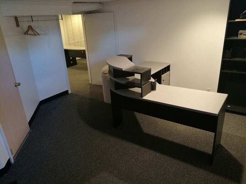 More Photos Of 1303 Veterans Hwy, Bristol Office For Sale