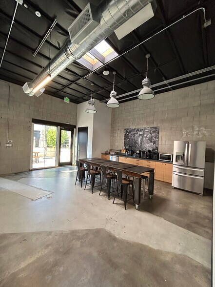 More Photos Of 136 Calle De Los Molinos, San Clemente Light Manufacturing For Lease