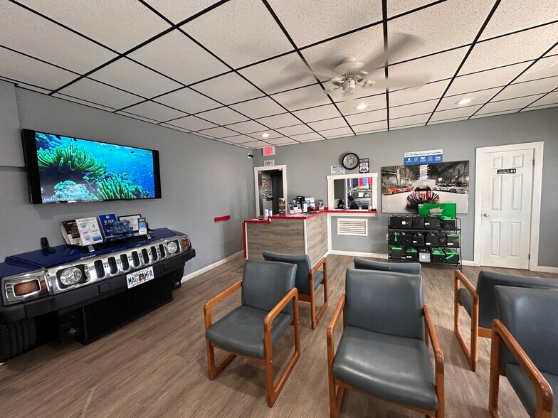 More Photos Of 6200 N Nebraska Ave, Tampa Auto Repair For Sale