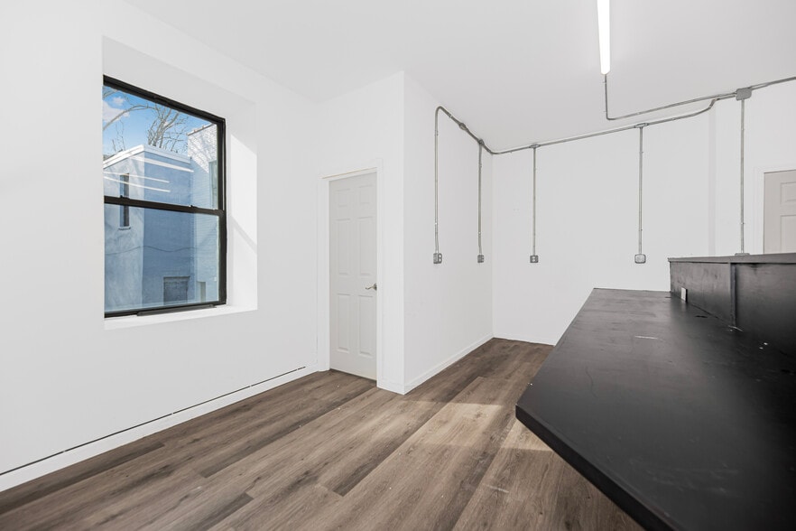 More Photos Of 284 Nepperhan Ave, Yonkers Warehouse For Lease