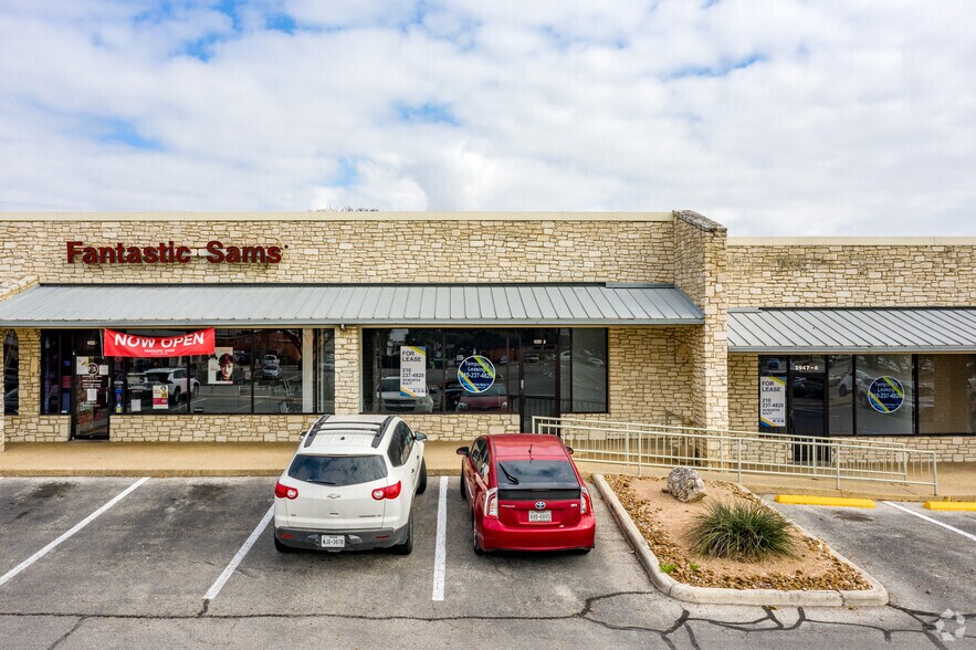 More Photos Of 2929-2951 Thousand Oaks Dr, San Antonio Storefront For Lease