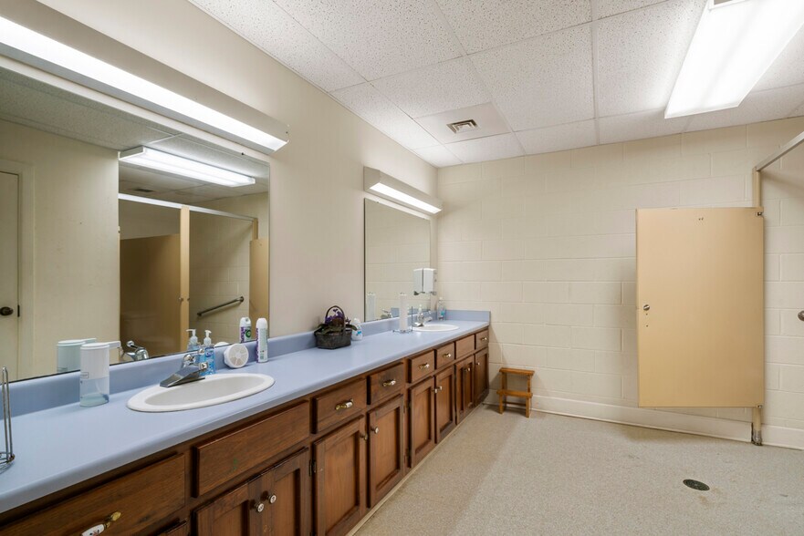 More Photos Of 228 S Military Ave, Lawrenceburg Religious Facility For Sale