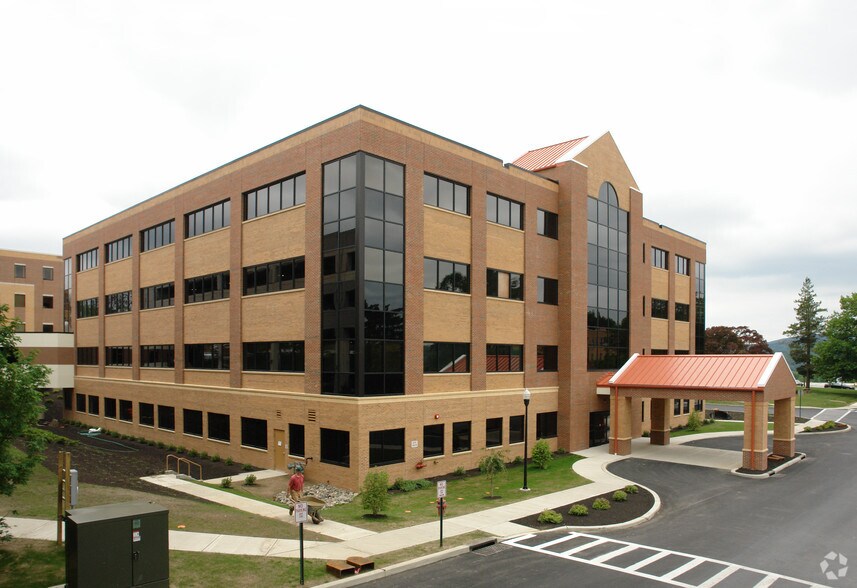 More Photos Of 19 Baker Ave, Poughkeepsie Medical For Lease