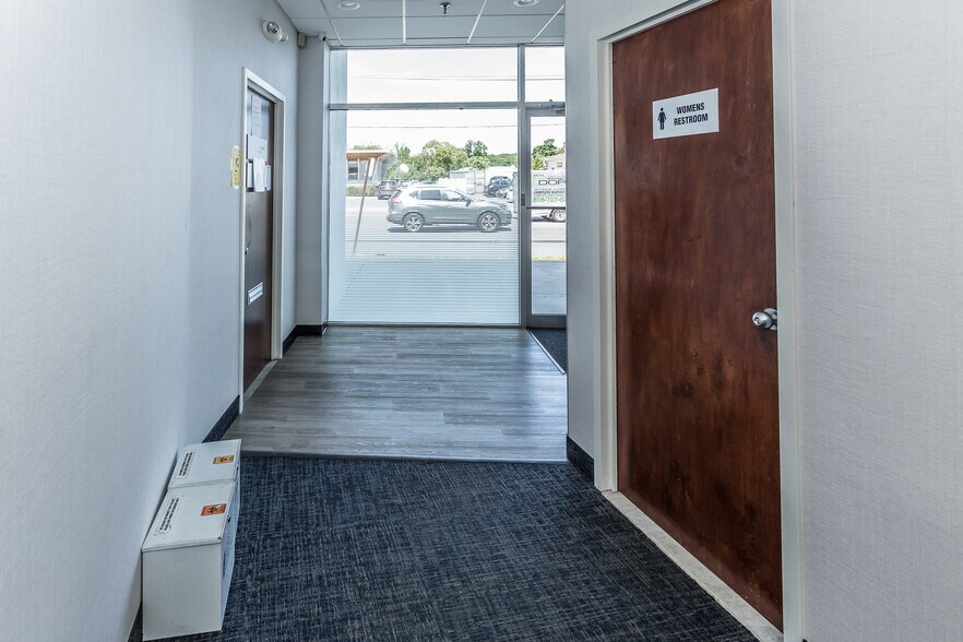 More Photos Of 1097 Old Country Rd, Plainview Medical For Lease