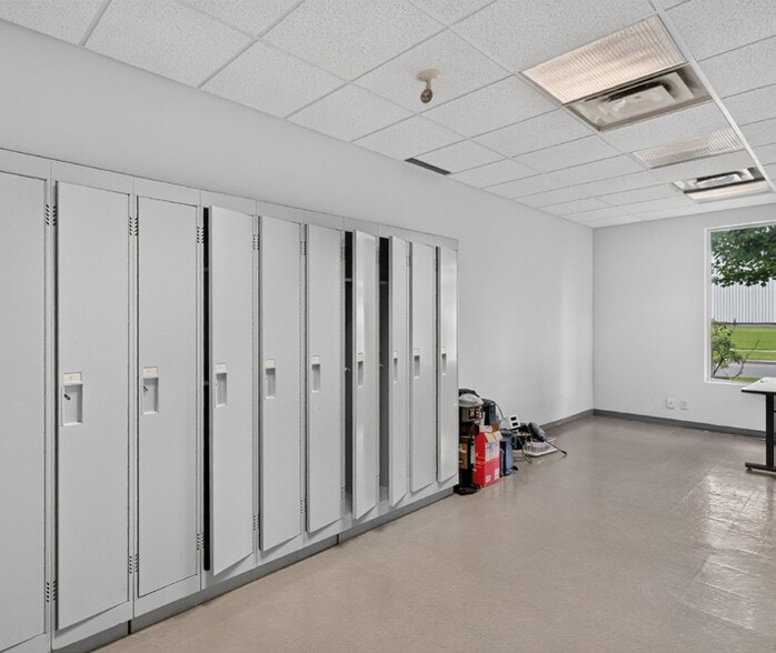 More Photos Of 5500 Canotek Rd, Ottawa Flex For Sale