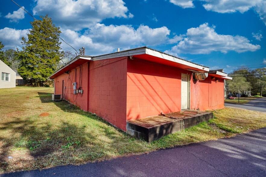More Photos Of 247 Cannon Dr, Social Circle Restaurant For Sale
