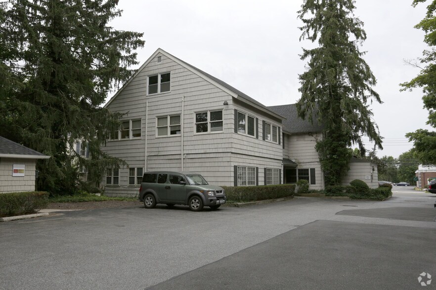 More Photos Of 199 E Main St, Smithtown Office For Sale