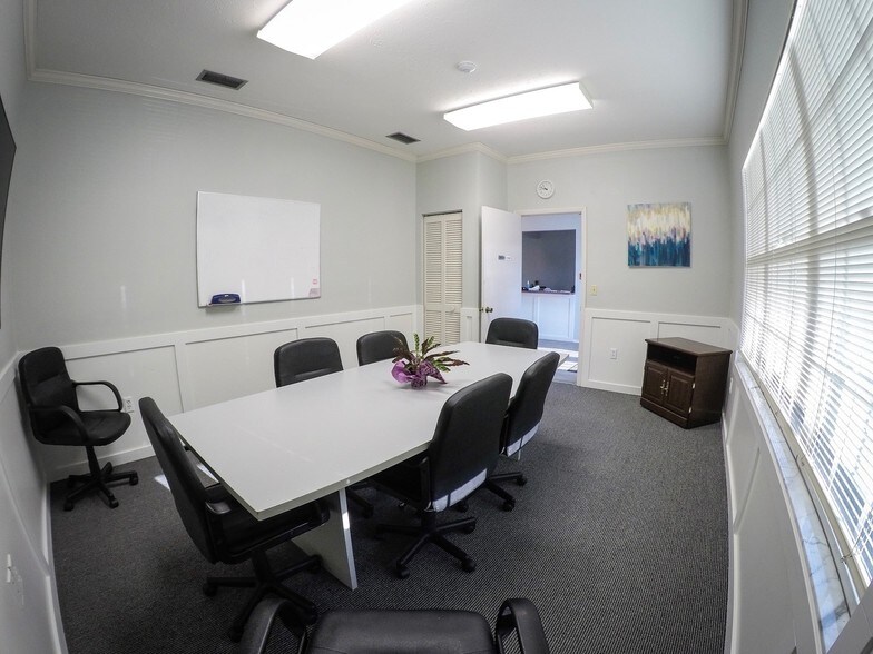 More Photos Of 2100 Constitution Blvd, Sarasota Office For Lease