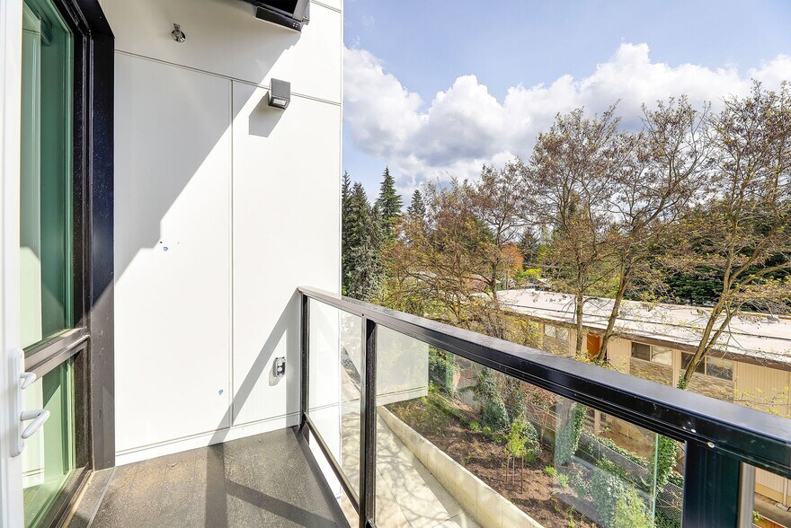 More Photos Of 10777 Main St, Bellevue Apartments For Lease