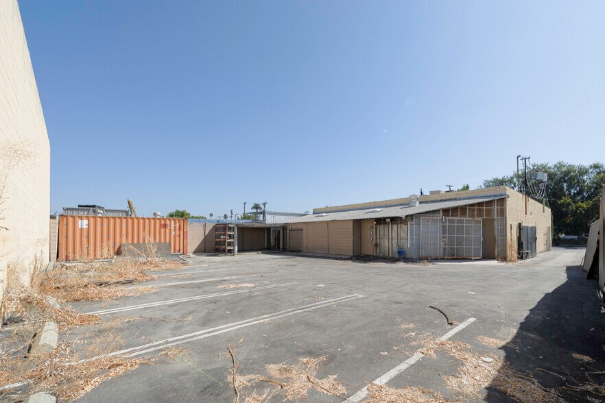 More Photos Of 6943 Eton Ave, Canoga Park Manufacturing For Lease
