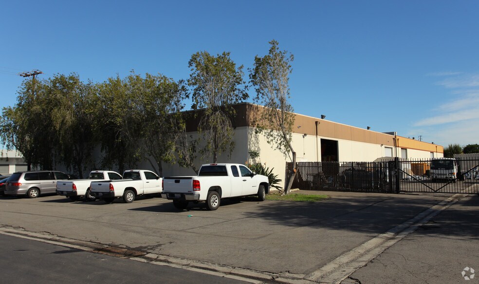 More Photos Of 13138 Arctic Cir, Santa Fe Springs Warehouse For Lease