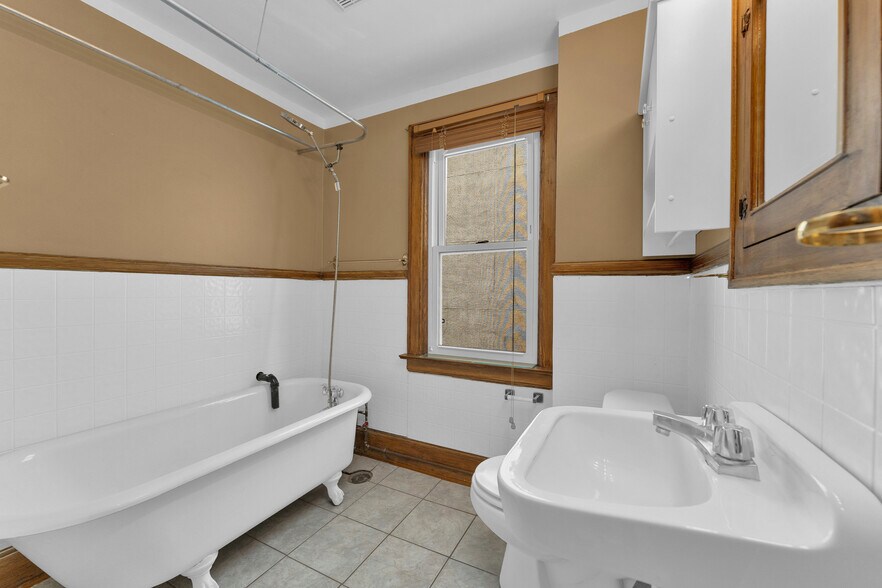 More Photos Of 1451 Ouellette Av, Windsor Office Residential For Sale