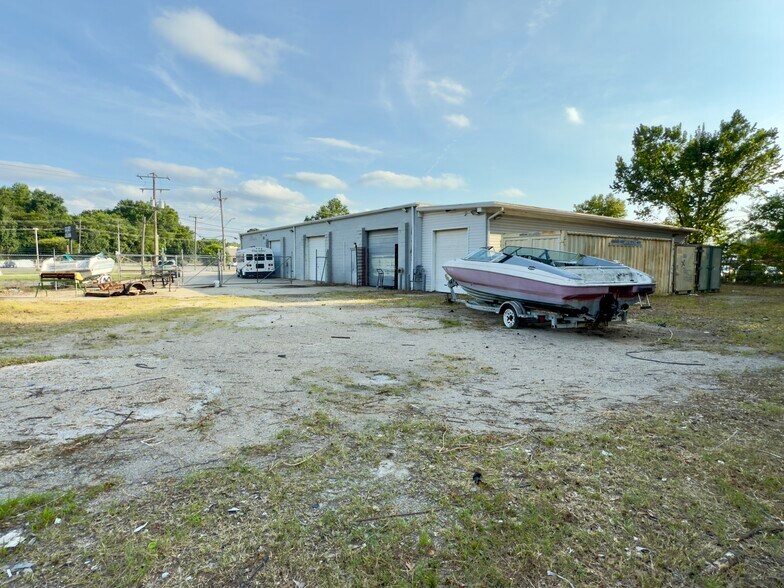 More Photos Of 2618 Airline Blvd, Portsmouth Showroom For Sale