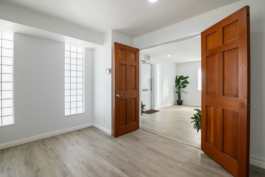 More Photos Of 412 SE 23rd St, Fort Lauderdale Medical For Sale